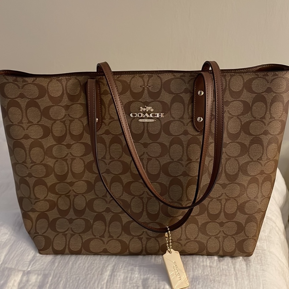 Signature Coach City Large Tote